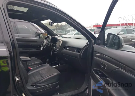 2020 Mitsubishi Outlander Le 2.4 S-Awc z USA, uszkodzony, nr VIN JA4AZ3A39LJ001502